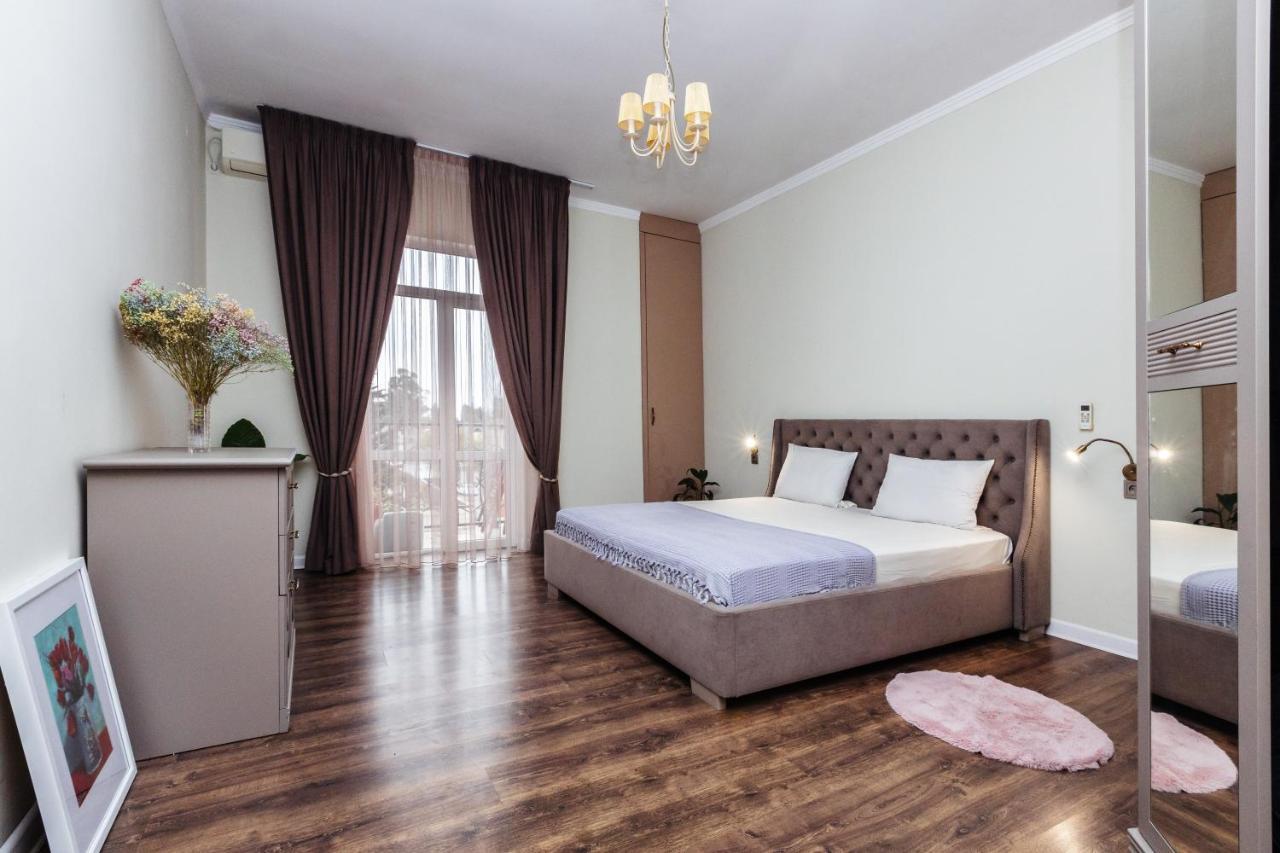 Просторные Апартаменты Класса Люкс Sukhumi Ngoại thất bức ảnh